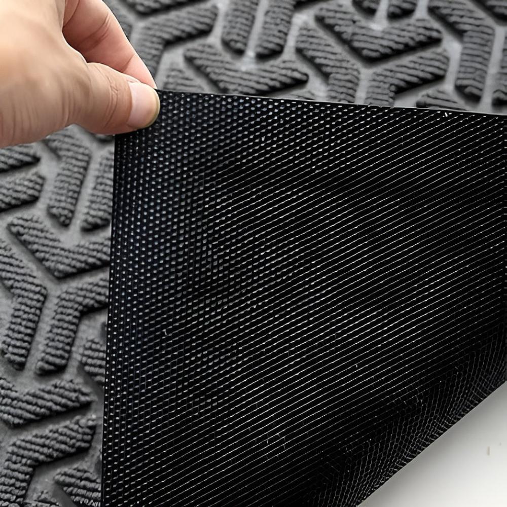 Entryway Mat with Geometric Pattern
