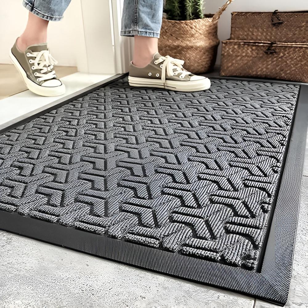 Entryway Mat with Geometric Pattern