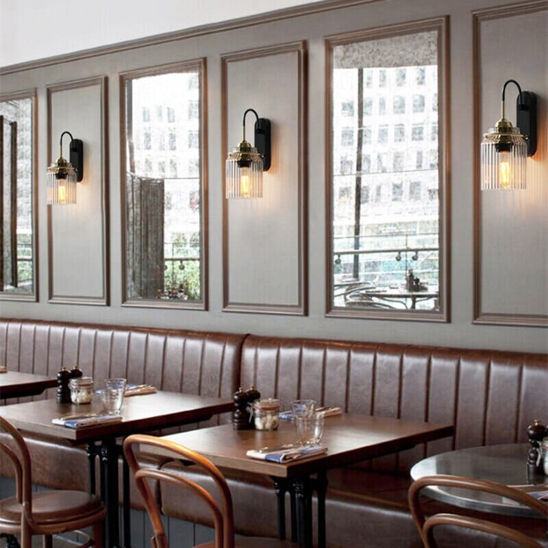 Arden glass vegglampe i nordisk stil med metallramme og aluminiumsfinish