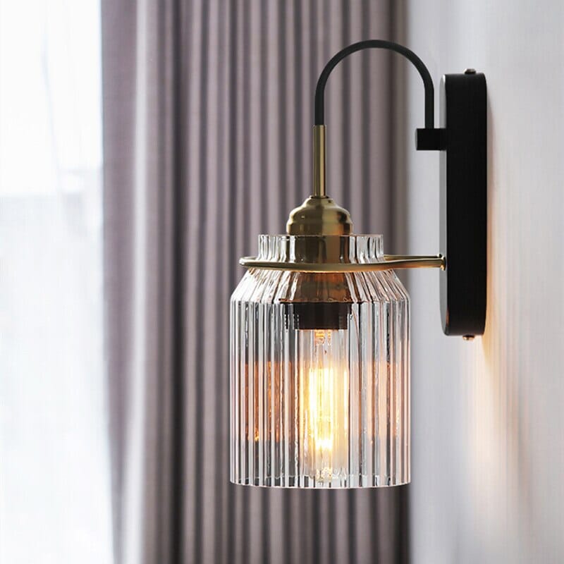 Arden glass vegglampe i nordisk stil med metallramme og aluminiumsfinish