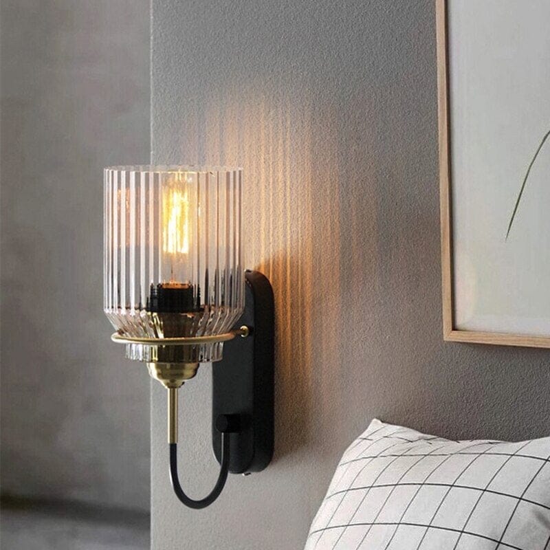 Arden glass vegglampe i nordisk stil med metallramme og aluminiumsfinish